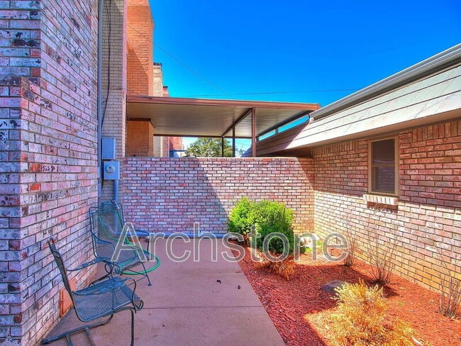 Photo - 3063 W Wilshire Blvd Apartment