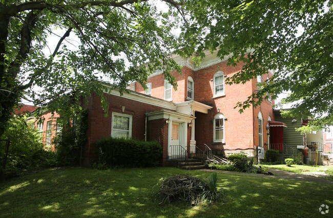Building Photo - 162 S Broadway Ave