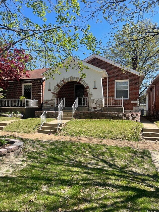 Foto principal - 5920 Leona St