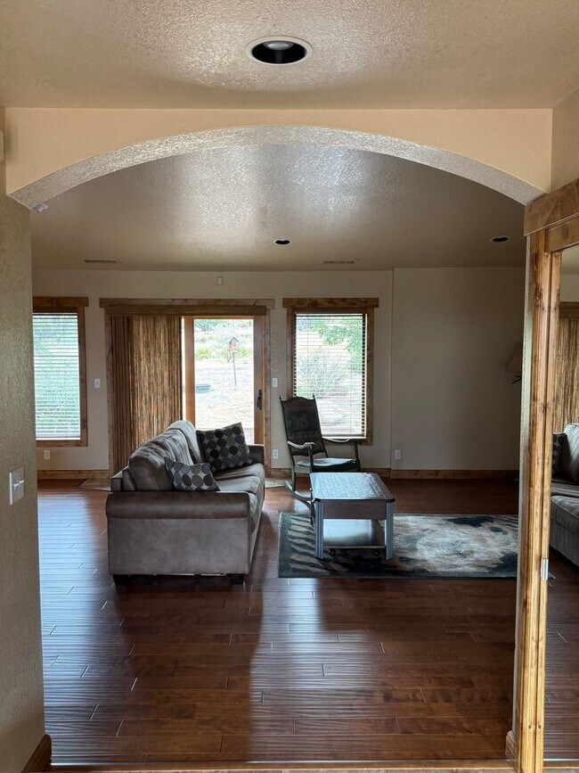 Foto del edificio - 3 Bed 2 Bath- Flagstaff