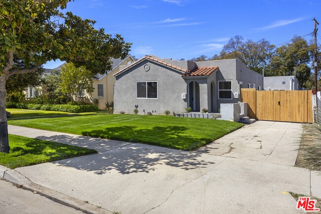 Building Photo - 121 W Elm Ave