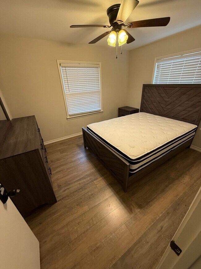 Foto del edificio - 4511 Spencer Dr