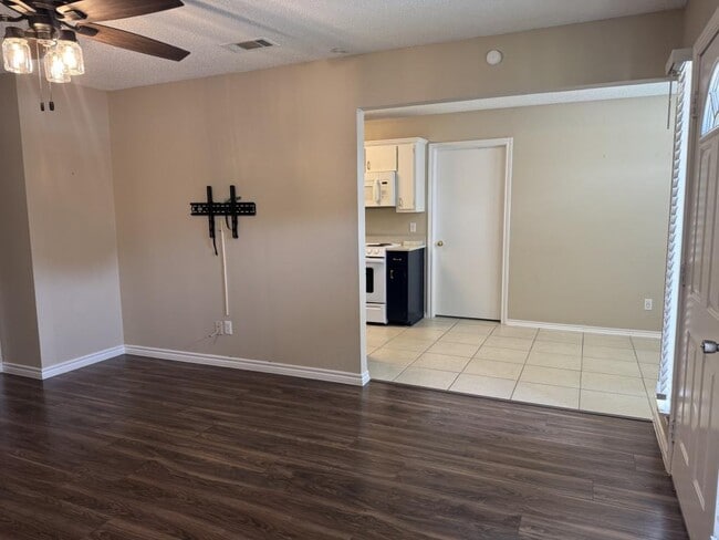 Building Photo - 2029 Laney Dr