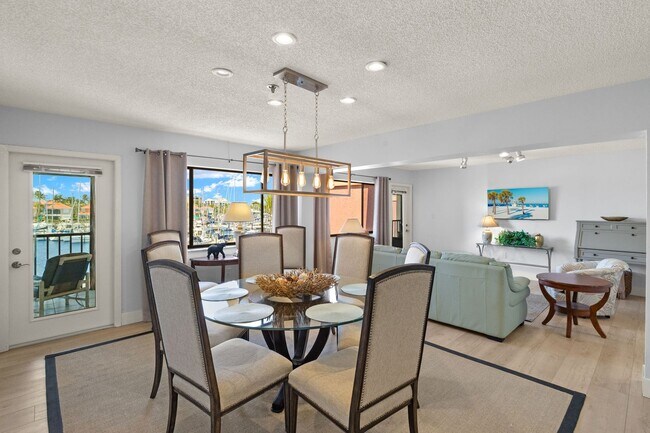 Foto del edificio - Waterfront Serenity Awaits in Burnt Store ...