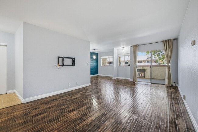 Building Photo - 2444 E Del Mar Blvd