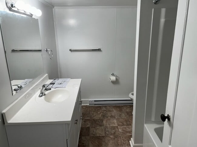 106B - Bathroom - 106 Park St