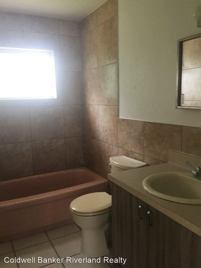 Building Photo - 2 br, 1 bath House - 5 South Washington St...