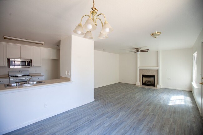 Building Photo - 427 W El Monte Ct