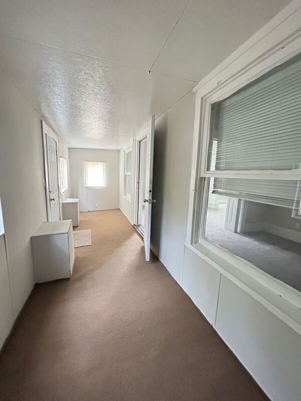Foto del edificio - 2853 E 99th St
