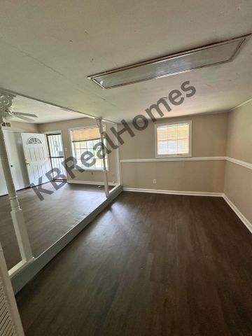 Foto del edificio - 4095 Haliburton St