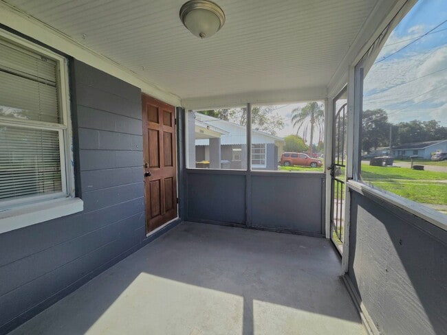 Building Photo - 2 Bedroom, 1 Bathroom house in Lakeland