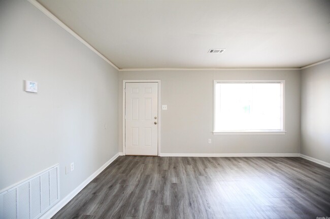 Building Photo - 307 Healy St