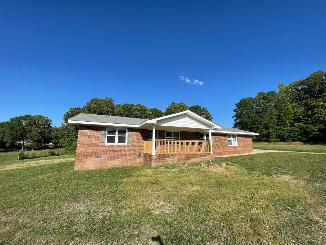 Primary Photo - Completely remodeled 3/2 House- $2,295