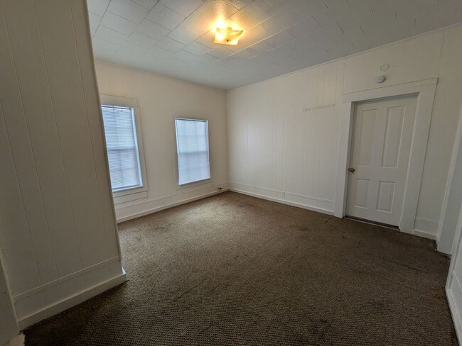 Building Photo - 3490 Thomas Park
