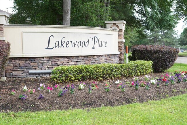 Building Photo - 16019 Summerville Lake Dr