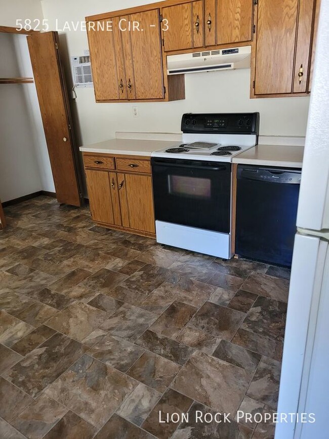 Building Photo - Dreamy 2-Bedroom Townhomes in Baxter's Lav...