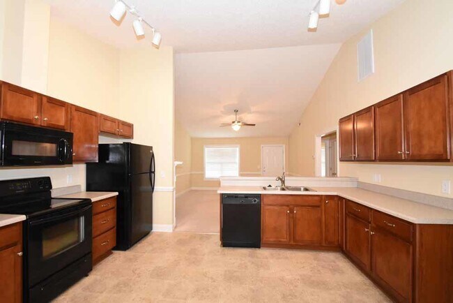 Building Photo - 2540 Saddleback Dr