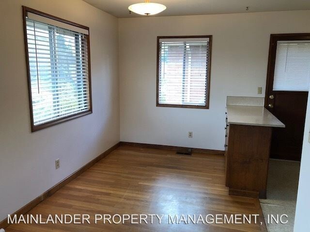 Building Photo - 3546-3548-3548 SE Cora Dr