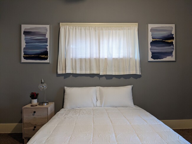 Bedroom - 2201 Catalpa Ave