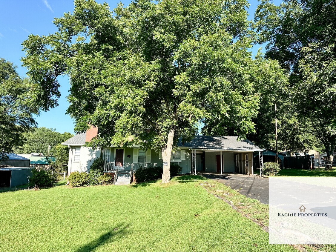 Primary Photo - 515 Bowen St