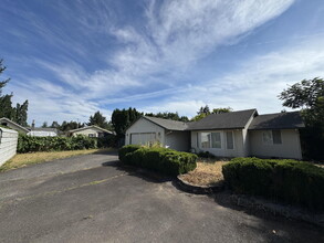 Building Photo - 4403 SE Logus Rd
