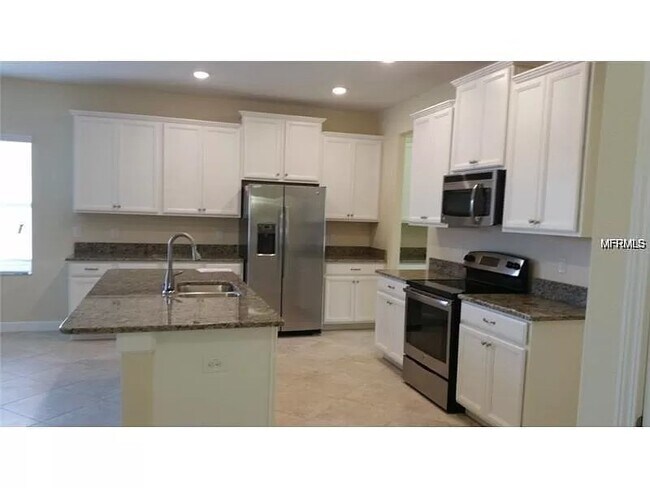 Building Photo - Stunning 5-Bedroom Home with 3 Full Baths ...