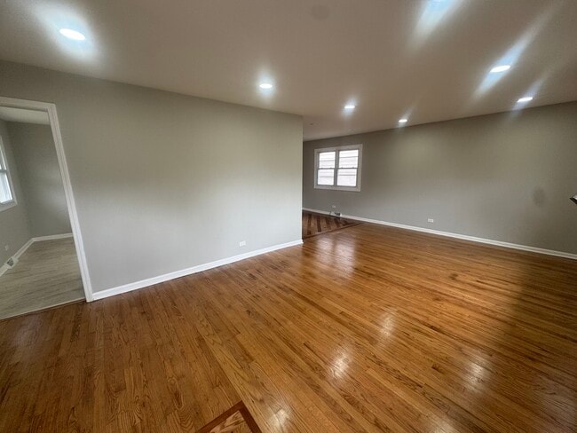 Building Photo - 14475 Lincoln Ave