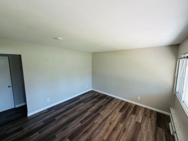 Foto del edificio - Move-In Ready 3BR/2BA Home with 2-Car Garage in St. Charles