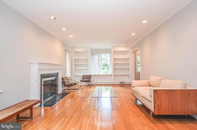 Building Photo - 3044 Davenport St NW