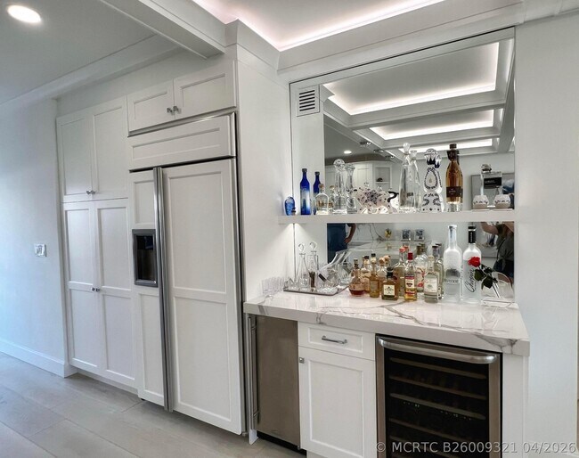 Foto del edificio - 275 S Beach Rd