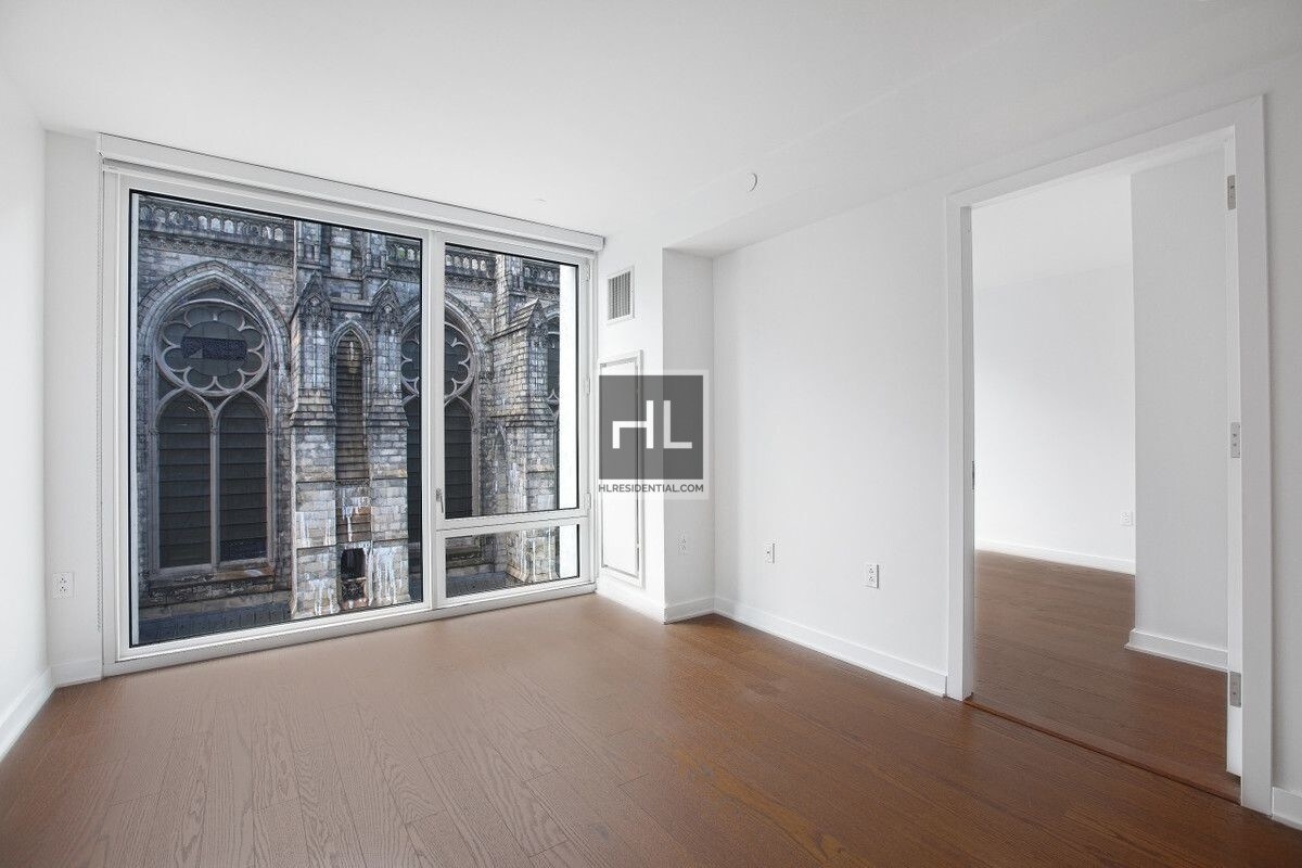 Primary Photo - 400 W 113th St