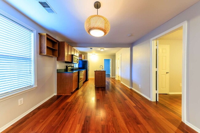 Foto del edificio - Quaint East Nashville Home for Lease NOW AVAILABLE!