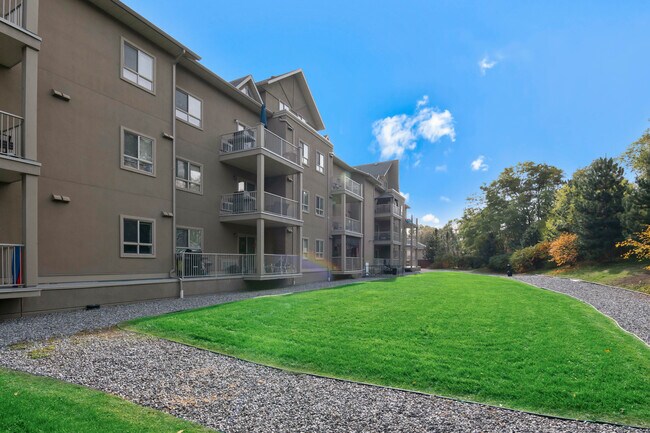 Photo du bâtiment - Lake Country Lofts  Apartments