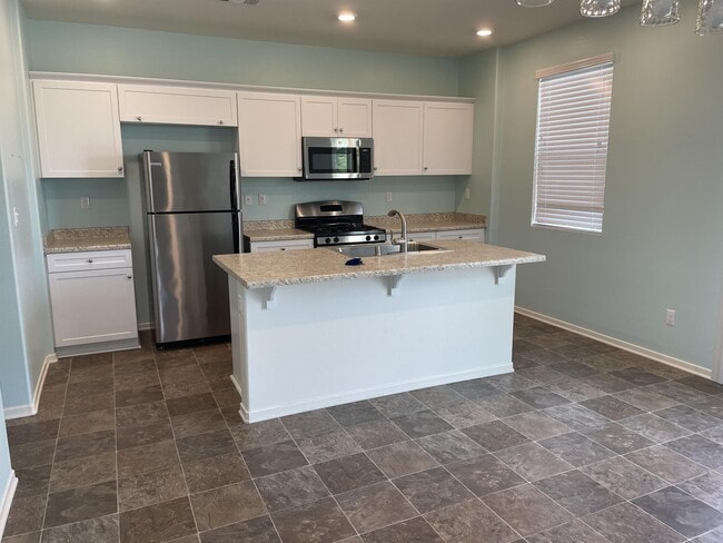 Building Photo - 30433 Village Knoll Dr