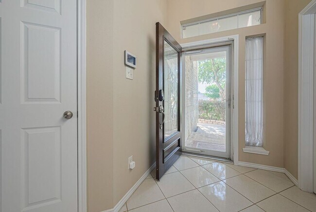 Foto del edificio - 2206 Grand Shore Ct