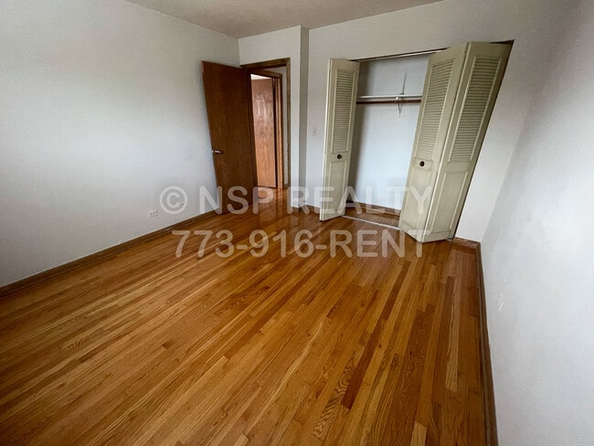 Building Photo - 1004 S River Rd