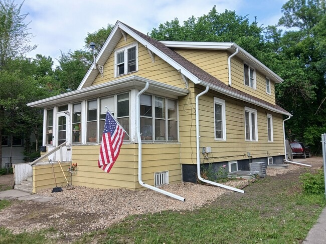 Building Photo - 1027 University Dr N