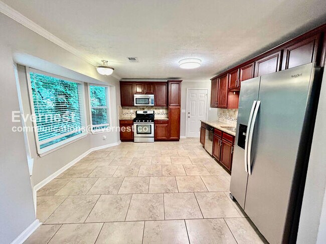 Foto del edificio - Limited Time Special Offer / 5 Bed, 2.5 Bath Home with Garage / Pet-Friendly / Available Now!