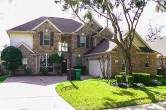 Building Photo - 10234-10235 Five Oaks Ln