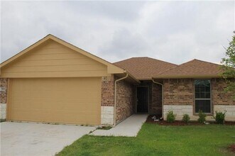 Building Photo - 2853 Mesquite Rd