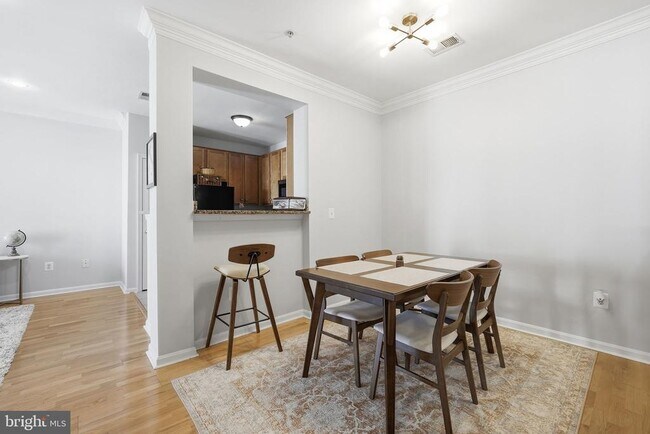 Foto del edificio - 4852 Eisenhower Ave