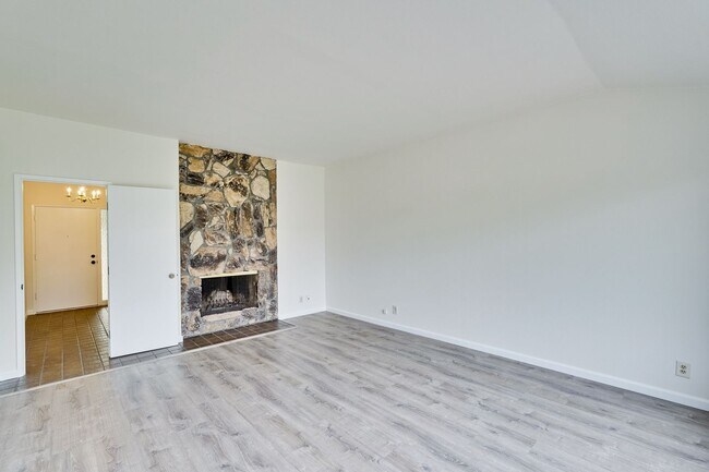 Foto del edificio - 3 BEDROOM 2 BATH House in Branham-Jarvis Neighborhood