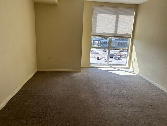 Building Photo - 118 107th Ave NE Unit B210