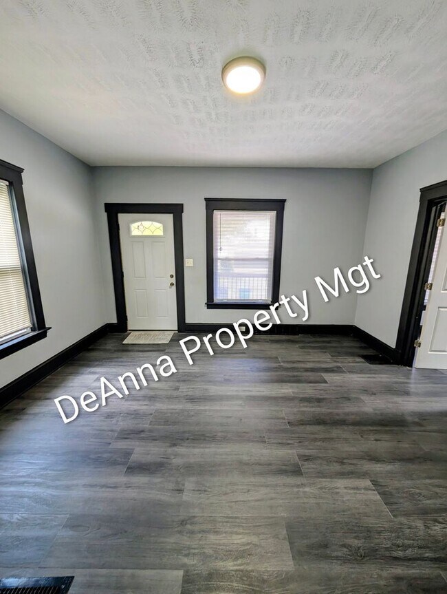 Building Photo - 1431 Rowley Ave