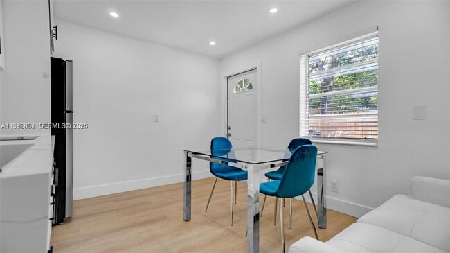 Foto del edificio - 32 SW 9th St