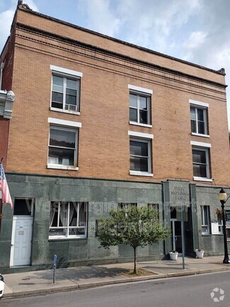 Building Photo - 221 Temple St