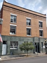 Building Photo - 221 Temple St