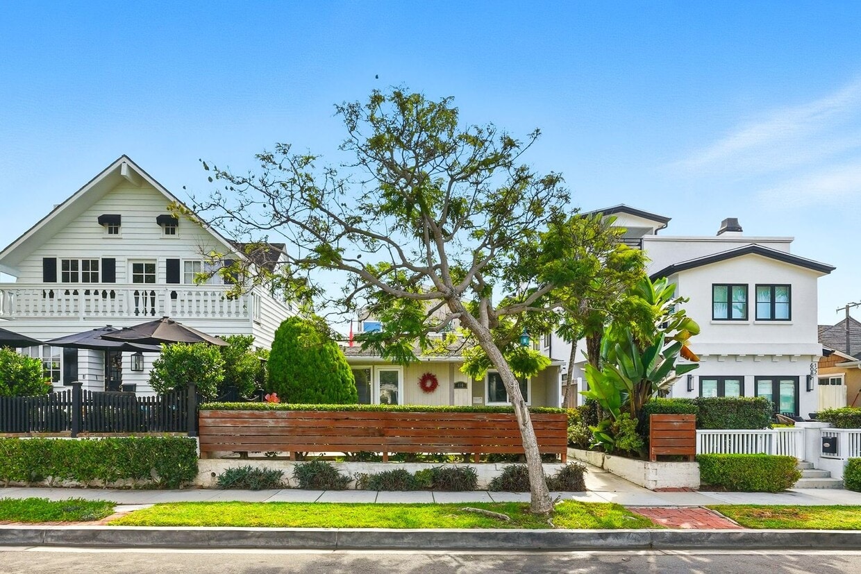 Foto principal - 610 Heliotrope Ave
