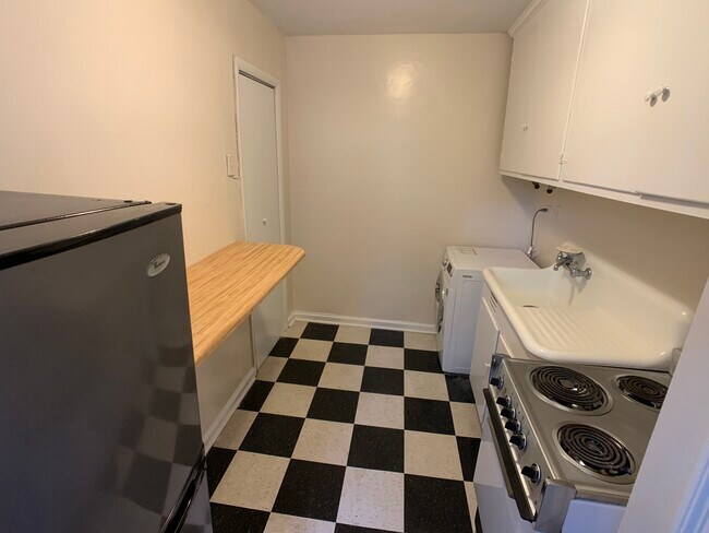 Foto del edificio - 2825 Thornhill Rd