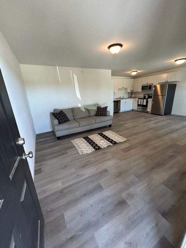 Building Photo - Brand new 2 bedroom 2 bathroom garden styl...